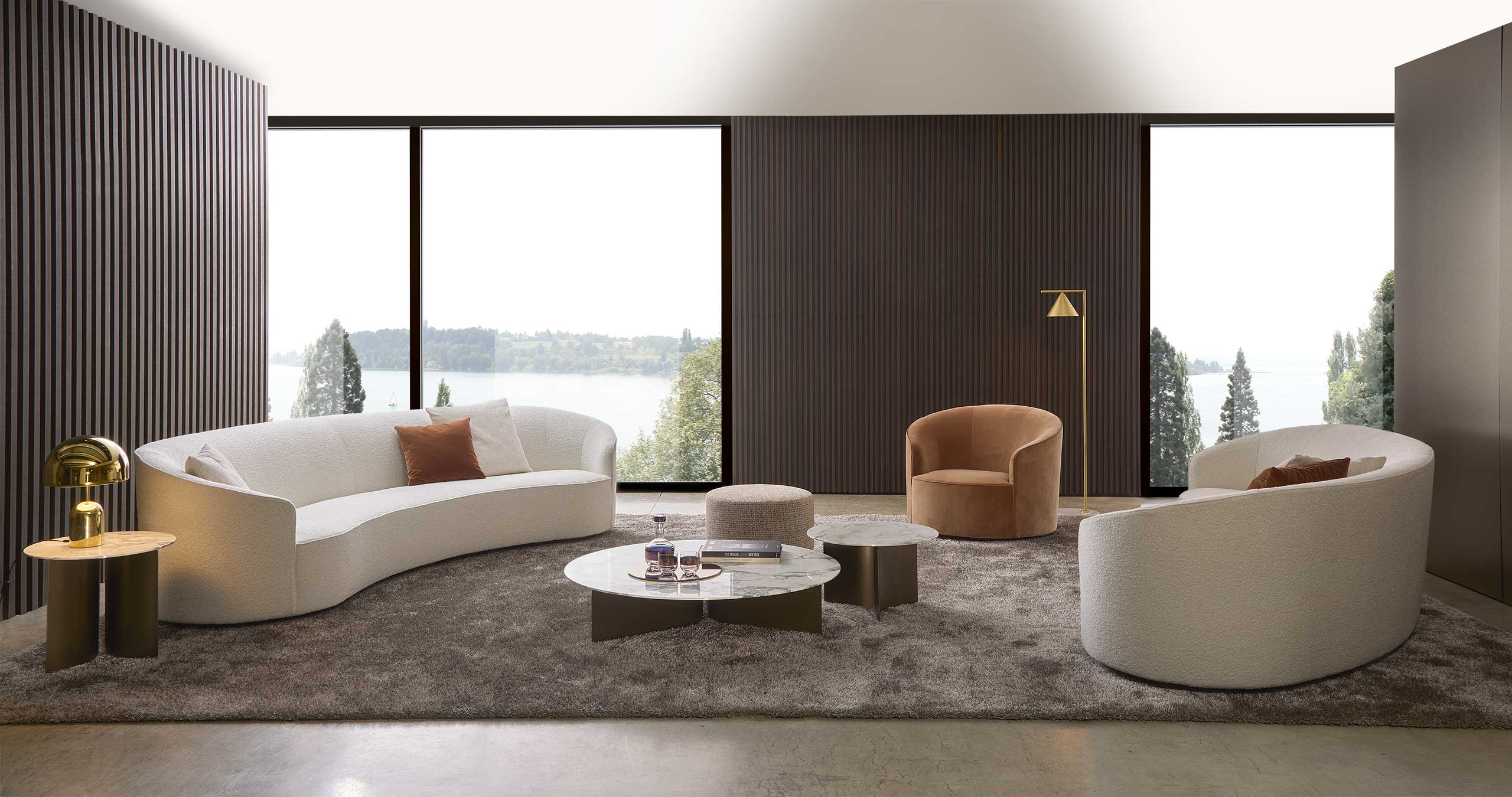 Modernes Wohnzimmer mit halbrundem Designer Sofa Moon - Marelli